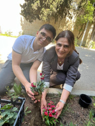 "Ailəm və məktəbim" layihəsi çərçivəsində Binəqədi rayonu 157 nömrəli tam orta məktəbin həyətində ağac və güllər əkildi