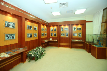 22 aprel 2026-cı il tarixində Binəqədi rayonunda Azərbaycan tibb elminin inkişafında müstəsna xidmətləri olan görkəmli alim, Əməkdar elm xadimi, tibb elmləri doktoru, professor, akademik Zərifə xanım Əliyevanın anadan olmasının 103 illiyi münasibətilə Milli Oftalmologiya Mərkəzində Xatirə muzeyinə ziyarət təşkil olundu