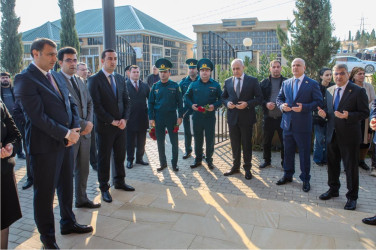 8 Noyabr- “Zəfər Günü”nün beşinci ildönümü ilə əlaqədar ölkəmizin hər yerində olduğu kimi Binəqədi rayonunda da şəhidlərimizin əziz xatirəsi böyük ehtiramla yad edildi