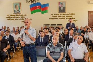 14 avqust 2025-ci il tarixində Binəqədi Rayon İcra Hakimiyyətinin başçısı Elxan Allahverdiyevin 7-ci mikrorayon sakinləri ilə səyyar qəbulu keçirildi