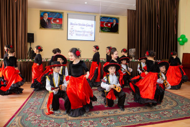 “Konstitusiya və Suverenlik İli” çərçivsində Binəqədi rayonu Vahid Əzizov adına 30 nömrəli tam orta məktəbdə "1 iyun - Uşaqların Beynəlxalq Müdafiəsi Günü”nə həsr edilmiş “Suveren dövlətin gələcəyi” adlı tədbir keçirildi