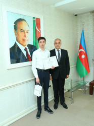 “Şəhərsalma və Memarlıq İli” çərçivəsində 2025-2026-cı tədris ilində ali təhsil müəssisələrinə tələbə qəbulu imtahanında Binəqədi rayonu üzrə yüksək nəticə göstərən gənclərlə  görüş keçirildi