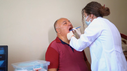 Binəqədi Rayon İcra Hakimiyyəti və Xocəsən qəsəbə bələdiyyəsinin birgə təşəbbüsü ilə   Azərbaycan Tibb Universitetinin Tədris Stomatoloji Klinikası tərəfindən səyyar tibbi aksiya təşkil edildi