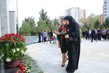 Binəqədi rayonunda Birinci Qarabağ, Aprel döyüşləri və Vətən müharibəsində şəhid olmuş qəhrəmanlarımızın əziz xatirəsinə ucaldılmış Memorial Kompleksin qarşısında 27 Sentyabr - “Anım Günü”nə həsr olunmuş ümumrayon tədbiri həyata keçirildi