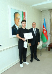 “Şəhərsalma və Memarlıq İli” çərçivəsində 2025-2026-cı tədris ilində ali təhsil müəssisələrinə tələbə qəbulu imtahanında Binəqədi rayonu üzrə yüksək nəticə göstərən gənclərlə  görüş keçirildi