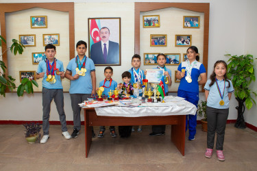 “Konstitusiya və Suverenlik İli” çərçivsində Binəqədi rayonu Vahid Əzizov adına 30 nömrəli tam orta məktəbdə "1 iyun - Uşaqların Beynəlxalq Müdafiəsi Günü”nə həsr edilmiş “Suveren dövlətin gələcəyi” adlı tədbir keçirildi