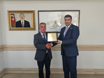 Şahin Möhtərəm oğlu Musayev Binəqədi Rayon İcra Hakimiyyətində göstərdiyi səmərəli fəaliyyətinə görə və 65 illik yubileyi münasibətilə Binəqədi RİH başçısının Fəxri Fərmanı ilə təltif edildi
