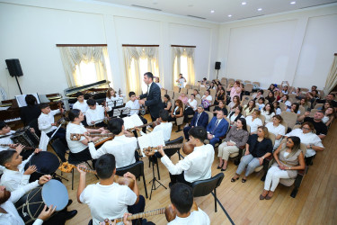 A.Məlikov adına 11 nömrəli onbirillik musiqi məktəbində Azərbaycanın dahi bəstəkarı Üzeyir Hacıbəylinin anadan olmasının 141-ci ildönümü və 18 Sentyabr – Milli Musiqi Günü münasibətilə tədbir keçirildi