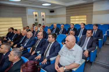 Binəqədi Rayon İcra Hakimiyyətində mövcud hava şəraiti ilə əlaqədar əhali arasında narahatlığa səbəb olan problemlərin operativ həlli məqsədi ilə qurumlar arasında koordinasiyanın daha operativ təşkili ilə bağlı müşavirə keçirildi