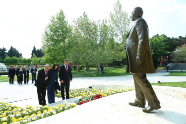 “Şəhərsalma və Memarlıq İli” çərçivəsində Binəqədi rayonunda Ümummilli Lider Heydər Əliyevin anadan olmasının 103-cü ildömümünə həsr olunmuş “TARİXİN, LİDERLİYİN VƏ XİLASKARLIĞIN HEYDƏR ƏLİYEV ZİRVƏSİ" adlı tədbir keçirildi