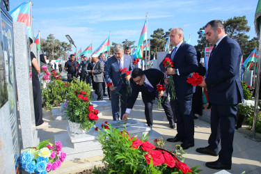 27 Sentyabr - “Anım Günü” ilə əlaqədar ölkəmizin hər yerində olduğu kimi Binəqədi rayonunda da şəhidlərimizin əziz xatirəsi böyük ehtiramla yad edildi