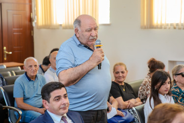 14 avqust 2025-ci il tarixində Binəqədi Rayon İcra Hakimiyyətinin başçısı Elxan Allahverdiyevin 7-ci mikrorayon sakinləri ilə səyyar qəbulu keçirildi