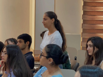 Binəqədi rayonunda “Konstitusiya və Suverenlik İli” çərçivəsində “Binəqədi Gənclər Evi” sosial xidmət müəssisəsində “Vətən sağ olsun!” mövzusunda Vətən müharibəsi iştirakçısı Nemət Süleymanovla gənclərin görüşü təşkil olundu