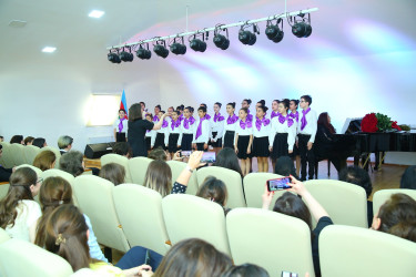 “Konstitusiya və Suverenlik İli” çərçivəsində ümummilli lider Heydər Əliyevin anadan olmasının 102-ci ildönümünə həsr olunmuş “Gərək nəbzin Vətənin nəbzilə vursun” adlı konfrans-konsert keçirildi
