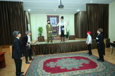 Binəqədi rayonu 30 № li tam orta məktəbin şagirdlərinin ifasında Azərbaycan bəstəkarı, Şərqdə ilk operanın yaradıcısı, böyük musiqişünas-alim Üzeyir Hacıbəylinin anadan olmasının 140 illik yubileyinə həsr olunmuş “O olmasın, bu olsun” operettası səhnələşdirildi