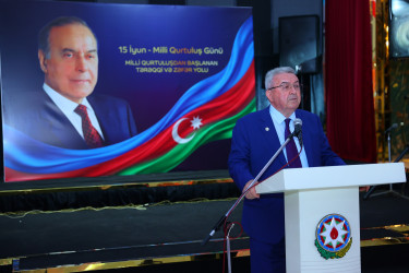 Binəqədi rayonunda “Şəhərsalma və Memarlıq İli” çərçivəsində 15 İyun-Milli Qurtuluş Gününə həsr olunmuş “MİLLİ QURTULUŞDAN BAŞLANAN TƏRƏQQİ VƏ ZƏFƏR YOLU” adlı tədbir keçirildi