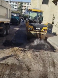 Binəqədi rayonu M.Ə.Rəsulzadə qəsəbəsi, H.Ağamalıyev küçəsində abadlıq işləri çərçivəsində yeni asfalt örtüyü çəkildi