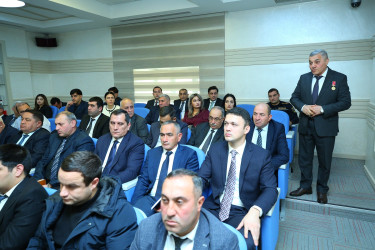 “Binəqədi rayonunda 2025-ci ildə Mülki müdafiə sahəsində görülmüş işlərin yekunları və 2026-cı ildə qarşıda duran vəzifələr” və “Yanğın təhlükəsizliyinin təmin olunmasında Fövqəladə Hallar Nazirliyi, yerli icra hakimiyyəti və özünüidarəetmə orqanlarının birgə fəaliyyəti” mövzusunda rayon müşavirəsi keçirildi