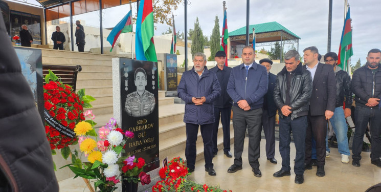 Şəhid Cabbarov Əli Baba oğlunun şəhadətinin ildönümü ilə əlaqədar məzarı ziyarət edildi