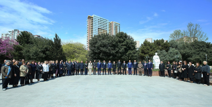28 aprel 2026-cı il tarixində Azərbaycan tibb elminin inkişafında müstəsna xidmətləri olan görkəmli alim, Əməkdar elm xadimi, tibb elmləri doktoru, professor, akademik Zərifə xanım Əliyevanın anadan olmasının 103 illiyi münasibətilə abidəsi ziyarət olundu