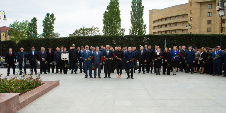 Binəqədi rayonunda yerləşən akademik Zərifə Əliyeva adına mədəniyyət və istirahət parkında görkəmli oftalmoloq alim, akademik Zərifə xanım Əliyevanın anadan olmasının 102-ci ildönümü münasibətilə abidəsi ziyarət olundu