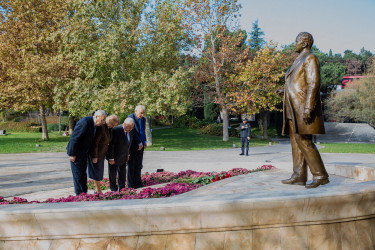 Binəqədi rayonunda Yeni Azərbaycan Partiyasının təsis edilməsinin 33-cü ildönümünə həsr olunmuş “Yeni Azərbaycan Partiyası: Heydər Əliyev dühası və siyasi varislik” mövzusunda tədbir keçirildi