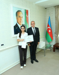 “Şəhərsalma və Memarlıq İli” çərçivəsində 2025-2026-cı tədris ilində ali təhsil müəssisələrinə tələbə qəbulu imtahanında Binəqədi rayonu üzrə yüksək nəticə göstərən gənclərlə  görüş keçirildi