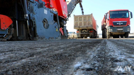 Bakı-Şamaxı-Yevlax avtomobil yolunun 20-23-cü km-lik hissəsində təmir işləri aparılır