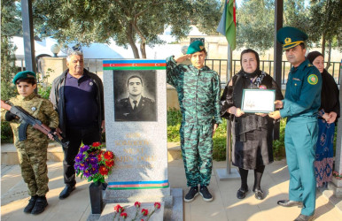 8 Noyabr- “Zəfər Günü”nün beşinci ildönümü ilə əlaqədar ölkəmizin hər yerində olduğu kimi Binəqədi rayonunda da şəhidlərimizin əziz xatirəsi böyük ehtiramla yad edildi