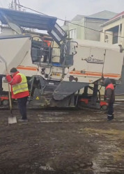 Binəqədi rayonu M.Ə.Rəsulzadə qəsəbəsi, H.Ağamalıyev küçəsində abadlıq işləri çərçivəsində yeni asfalt örtüyü çəkildi