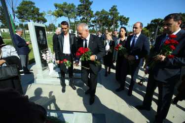 27 Sentyabr Anım Günü ilə əlaqədar ölkəmizin hər yerində olduğu kimi Binəqədi rayonunda da şəhidlərimizin əziz xatirəsi böyük ehtiramla yad edildi