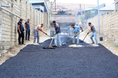 Binəqədi rayonunda abadlıq-quruculuq işləri çərçivəsində Xocəsən qəsəbəsində uzunluğu 350 metr, eni 6 metr olan "Şəfəq" küçəsinə asfalt örtüyük çəkildi