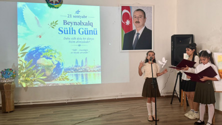 6 № li Uşaq-Gənclər İnkişaf Mərkəzində 21 Sentyabr–Beynəlxalq Sülh Gününə həsr olunmuş  "Sülh, dostluq və həmrəylik naminə” adlı tədbir keçirildi