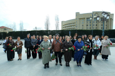 15 aprel 2026-cı il tarixində əməkdar elm xadimi, tibb elmləri doktoru, görkəmli oftolmoloq-alim, akademik Zərifə xanım Əliyevanın əziz xatirəsi  Binəqədi rayon ictimaiyyəti tərəfindən böyük ehtiramla yad edildi