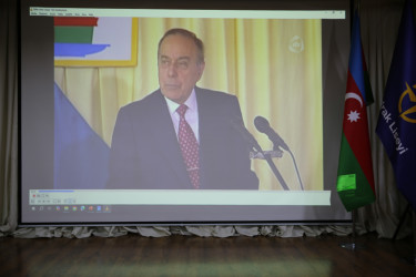 "İdrak” liseyində "Konstutsiya və Suverenlik ili" çərçivəsində “ 8 Noyabr-Zəfər Gününün beşinci ildönümünə həsr olunmuş "Zəfərin qəhrəmanları: şəhidlər və qazilər" adlı tədbir təşkil olundu