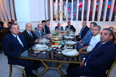 Binəqədi rayonunda “Şəhərsalma və Memarlıq İli” çərçivəsində 15 İyun-Milli Qurtuluş Gününə həsr olunmuş “MİLLİ QURTULUŞDAN BAŞLANAN TƏRƏQQİ VƏ ZƏFƏR YOLU” adlı tədbir keçirildi