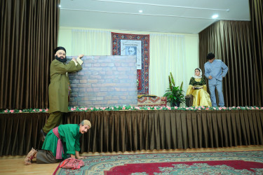 Binəqədi rayonu 30 № li tam orta məktəbin şagirdlərinin ifasında Azərbaycan bəstəkarı, Şərqdə ilk operanın yaradıcısı, böyük musiqişünas-alim Üzeyir Hacıbəylinin anadan olmasının 140 illik yubileyinə həsr olunmuş “O olmasın, bu olsun” operettası səhnələşdirildi