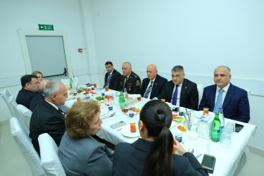 Binəqədi Rayon İcra Hakimiyyətinin təşkilatçılığı ilə Heydər Məscidində xalqımızın Ümummilli Lideri Heydər Əliyevin əziz xatirəsinə ehsan süfrəsi təşkil olundu