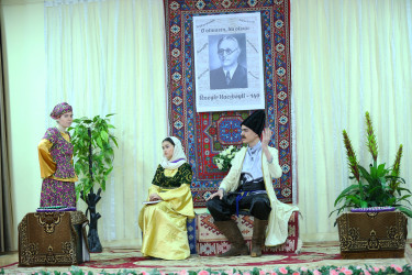 Binəqədi rayonu 30 № li tam orta məktəbin şagirdlərinin ifasında Azərbaycan bəstəkarı, Şərqdə ilk operanın yaradıcısı, böyük musiqişünas-alim Üzeyir Hacıbəylinin anadan olmasının 140 illik yubileyinə həsr olunmuş “O olmasın, bu olsun” operettası səhnələşdirildi