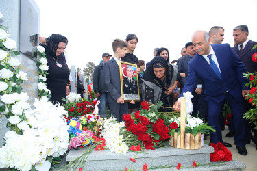 Şəhid Şadmanov Əkrəm Yunus oğlunun şəhadətinin birinci ildönümü ilə əlaqədar 2-ci Fəxri Xiyabanda qəbirüstü abidəsi ziyarət olundu