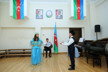 A.Məlikov adına 11 nömrəli onbirillik musiqi məktəbində Azərbaycanın dahi bəstəkarı Üzeyir Hacıbəylinin anadan olmasının 141-ci ildönümü və 18 Sentyabr – Milli Musiqi Günü münasibətilə tədbir keçirildi