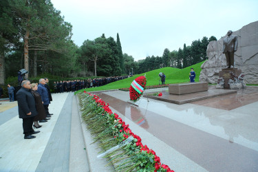 Müasir, müstəqil və qalib Azərbaycanın memarı, xalqımızın Ümummilli Lideri Heydər Əliyevin anım günü ilə əlaqədar Fəxri Xiyabanda məzarı ziyarət olunaraq əziz xatirəsi ehtiramla yad edildi