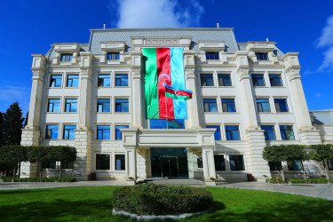 8 Noyabr-“Zəfər Günü” və 9 Noyabr-“Dövlət Bayrağı Günü”münasibətilə Binəqədi rayonunun küçə və prospektləri Azərbaycan Respublikasının üçrəngli bayraqları ilə bəzədilib
