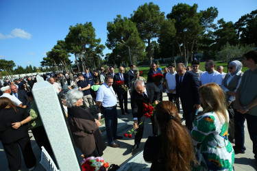 27 Sentyabr Anım Günü ilə əlaqədar ölkəmizin hər yerində olduğu kimi Binəqədi rayonunda da şəhidlərimizin əziz xatirəsi böyük ehtiramla yad edildi