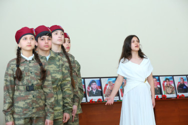 Binəqədi rayonu 179 № li tam orta məktəbdə 2016-cı il Aprel döyüşləri zamanı şəhidlik zirvəsinə ucalmış Emin Bağırovun və Fəxrəddin Qurbanlının anım gününə həsr olunmuş tədbir keçirildi