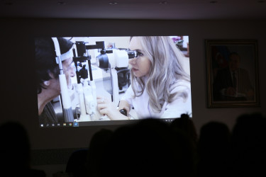 22 aprel 2026-cı il tarixində Binəqədi rayonunda Azərbaycan tibb elminin inkişafında müstəsna xidmətləri olan görkəmli alim, Əməkdar elm xadimi, tibb elmləri doktoru, professor, akademik Zərifə xanım Əliyevanın anadan olmasının 103 illiyi münasibətilə Milli Oftalmologiya Mərkəzində Xatirə muzeyinə ziyarət təşkil olundu