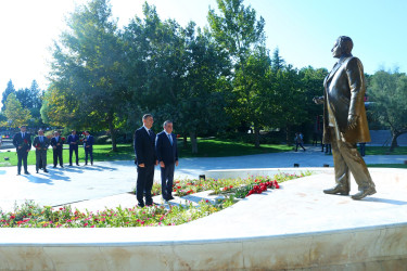 “Şəhərsalma və Memarlıq İli” çərçivəsində Binəqədi rayonunda 20 Sentyabr-Dövlət Suverenliyi Gününə həsr olunmuş “Suveren Azərbaycan-milli qürurumuz və dövlətçilik irsimiz” adlı tədbir keçirildi