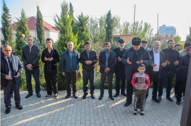 8 Noyabr- “Zəfər Günü”nün beşinci ildönümü ilə əlaqədar ölkəmizin hər yerində olduğu kimi Binəqədi rayonunda da şəhidlərimizin əziz xatirəsi böyük ehtiramla yad edildi