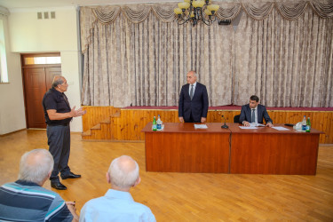 14 avqust 2025-ci il tarixində Binəqədi Rayon İcra Hakimiyyətinin başçısı Elxan Allahverdiyevin 7-ci mikrorayon sakinləri ilə səyyar qəbulu keçirildi