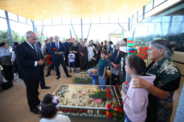 27 Sentyabr Anım Günü ilə əlaqədar ölkəmizin hər yerində olduğu kimi Binəqədi rayonunda da şəhidlərimizin əziz xatirəsi böyük ehtiramla yad edildi